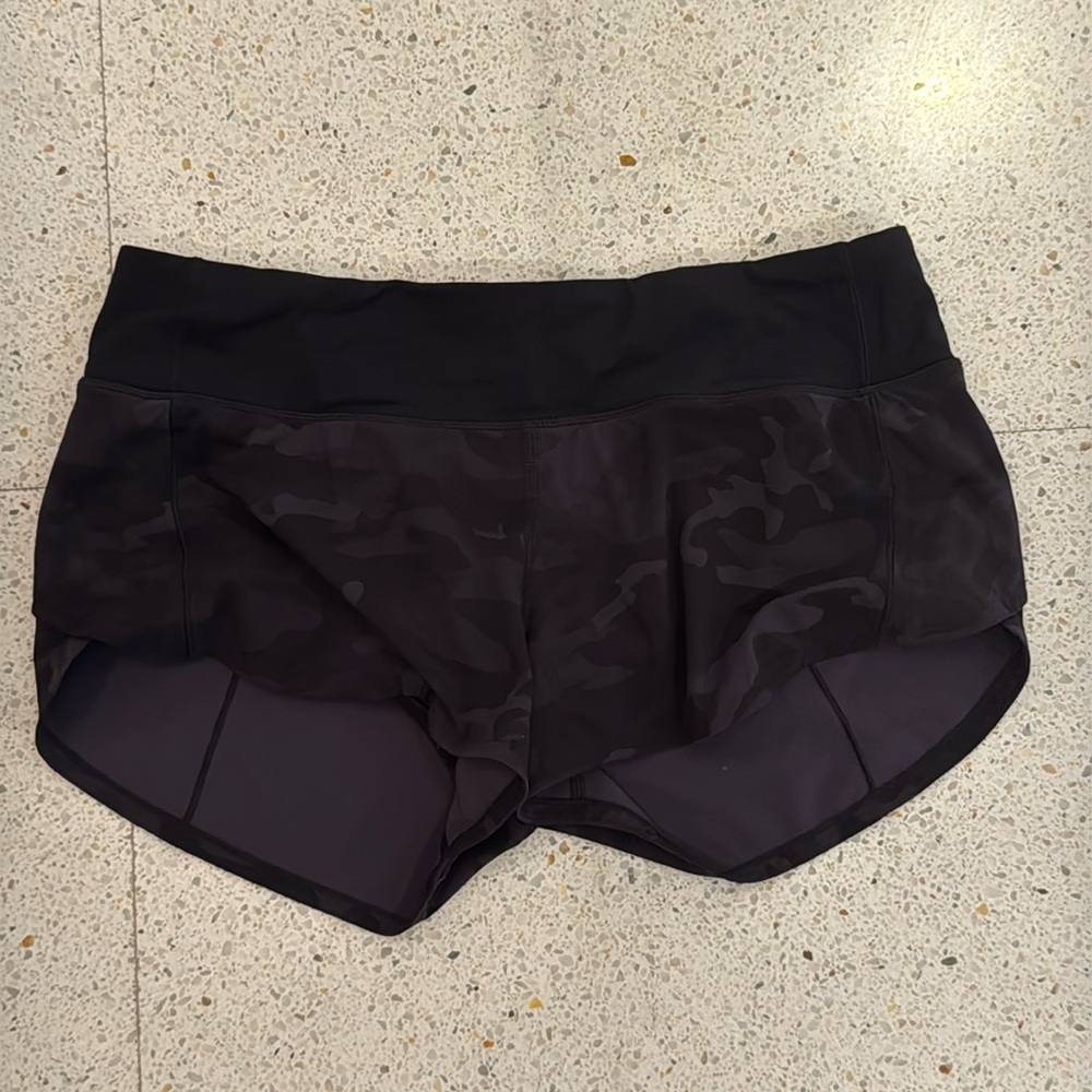 Lululemon speed up shorts - black camo
